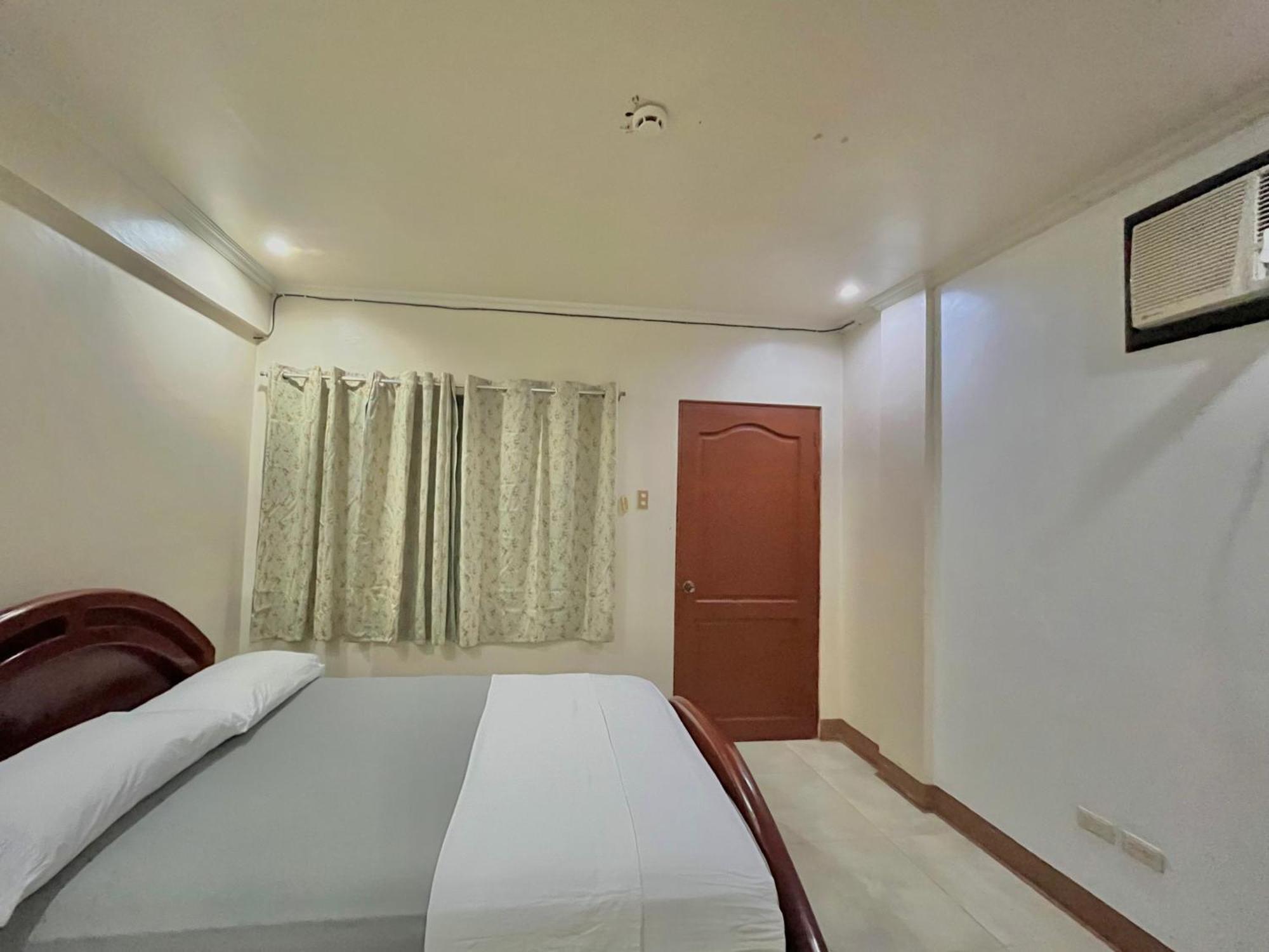 Casaroyal Beachfront Siquijor Exterior photo
